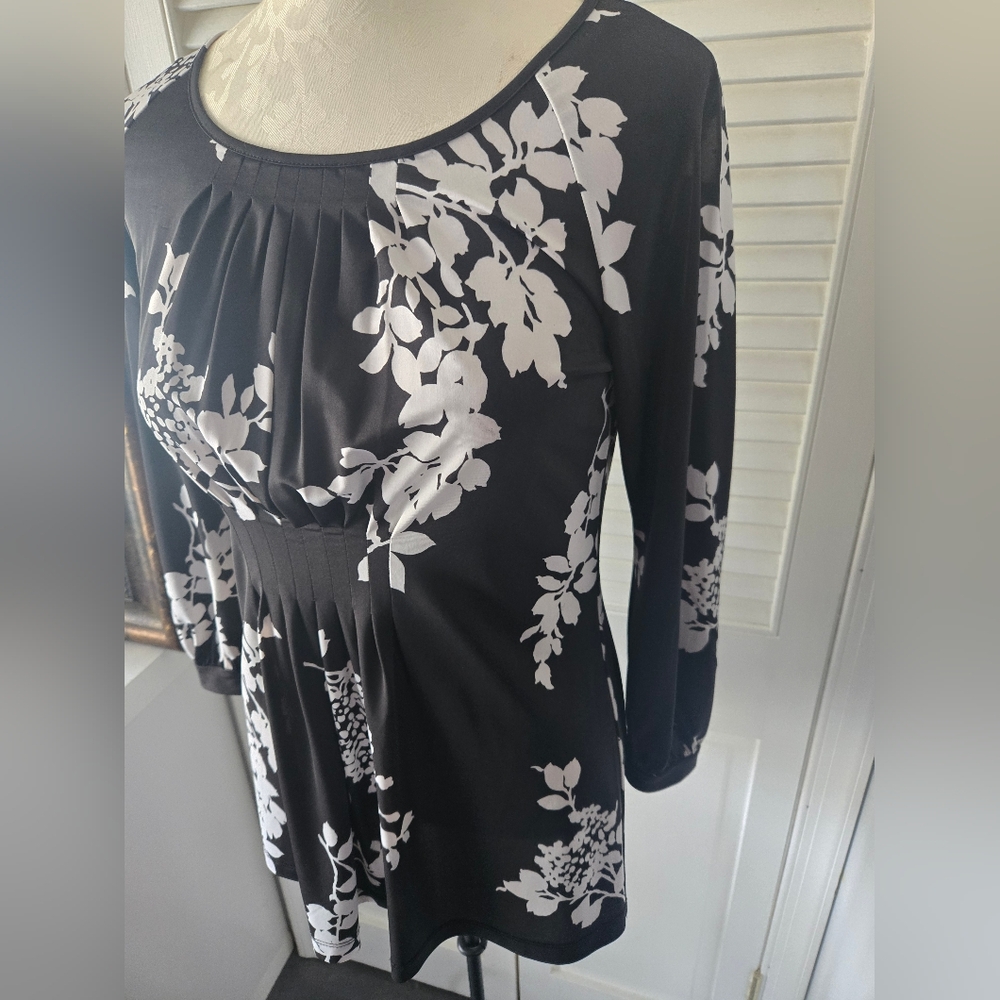 Talbots Floral Pleated Peplum Blouse Black White S - Picture 5 of 10